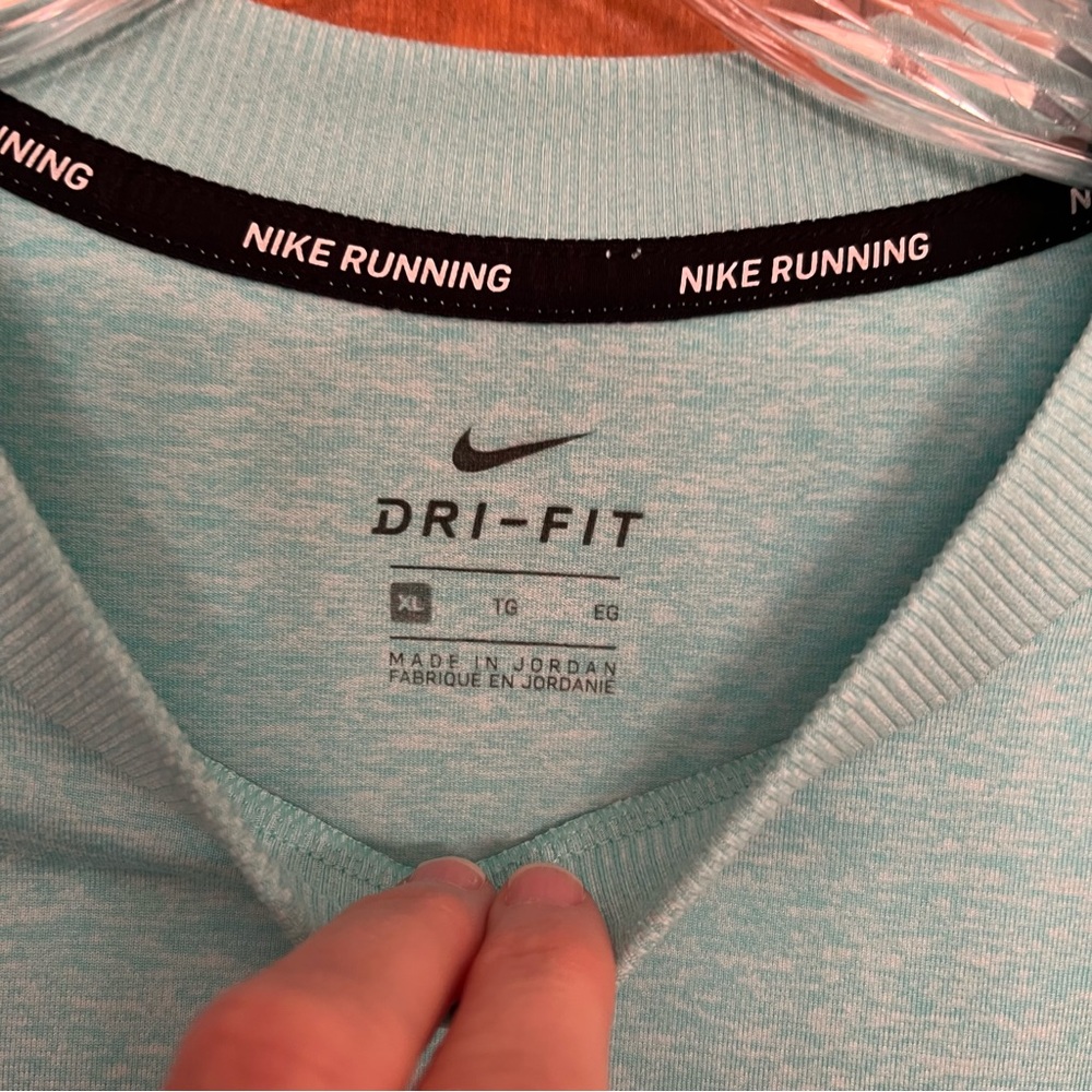 Nike Running Dri-Fit long sleeve shirt with monkey-cuffs (color- seafoam) - Picture 5 of 8